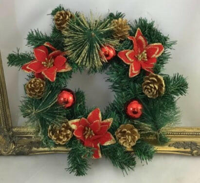 Artificial Spruce Wreath with Pine Cones / 3 Red Poinsettia